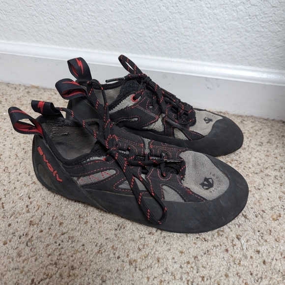 Evolv Nighthawk Climbing Shoes 7.5 - Picture 1 of 5
